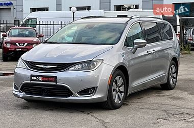 Минивэн Chrysler Pacifica 2017 в Киеве