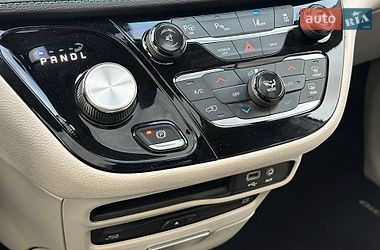 Минивэн Chrysler Pacifica 2017 в Киеве