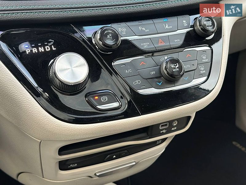 Минивэн Chrysler Pacifica 2017 в Киеве