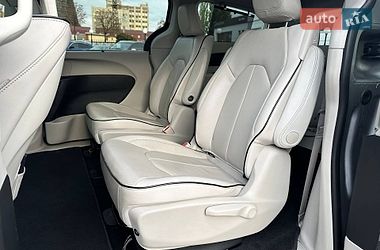 Минивэн Chrysler Pacifica 2017 в Киеве