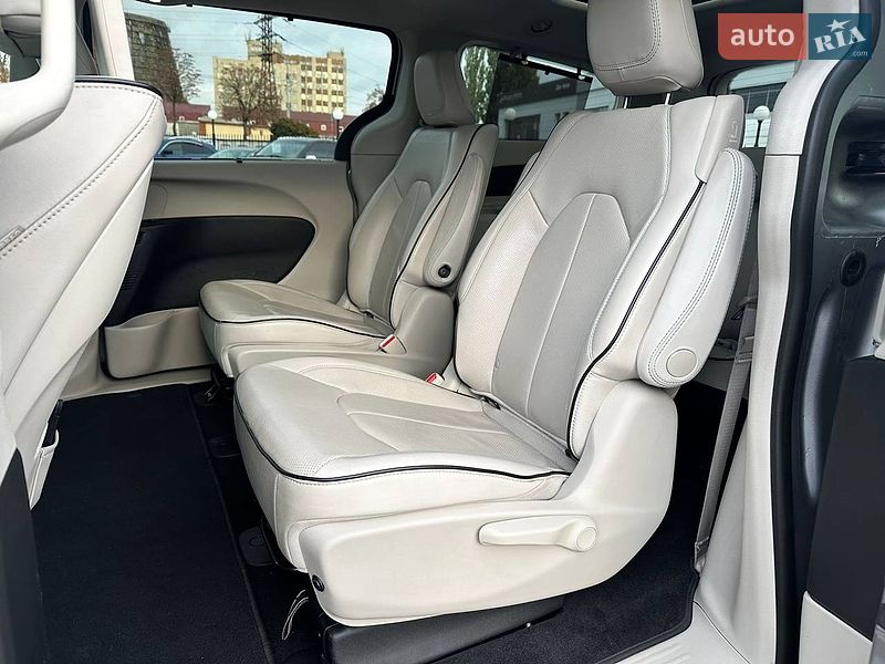 Минивэн Chrysler Pacifica 2017 в Киеве