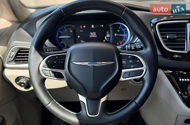 Внедорожник / Кроссовер Chrysler Pacifica 2018 в Киеве