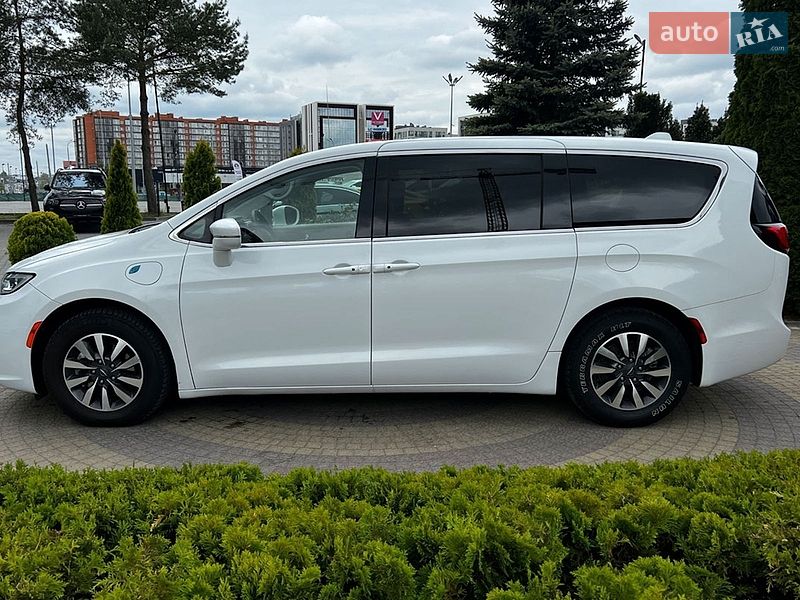 Мінівен Chrysler Pacifica 2022 в Львові