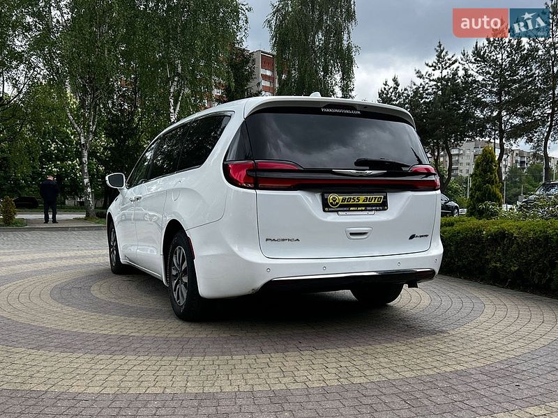 Мінівен Chrysler Pacifica 2022 в Львові
