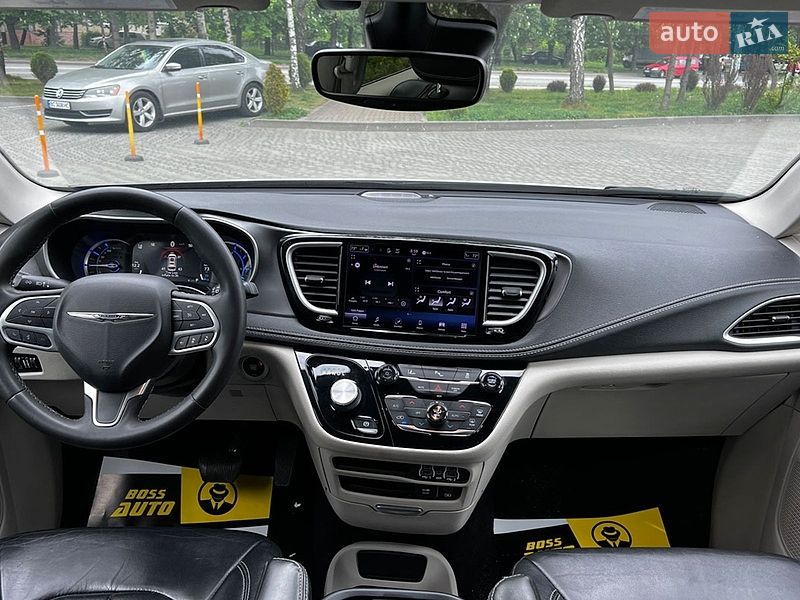 Мінівен Chrysler Pacifica 2022 в Львові