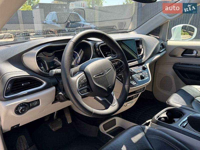 Минивэн Chrysler Pacifica 2022 в Одессе