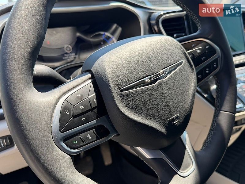 Минивэн Chrysler Pacifica 2022 в Одессе