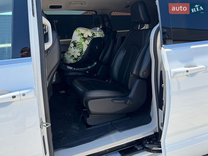 Минивэн Chrysler Pacifica 2022 в Одессе