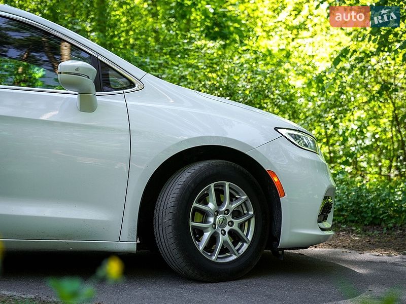 Минивэн Chrysler Pacifica 2021 в Киеве
