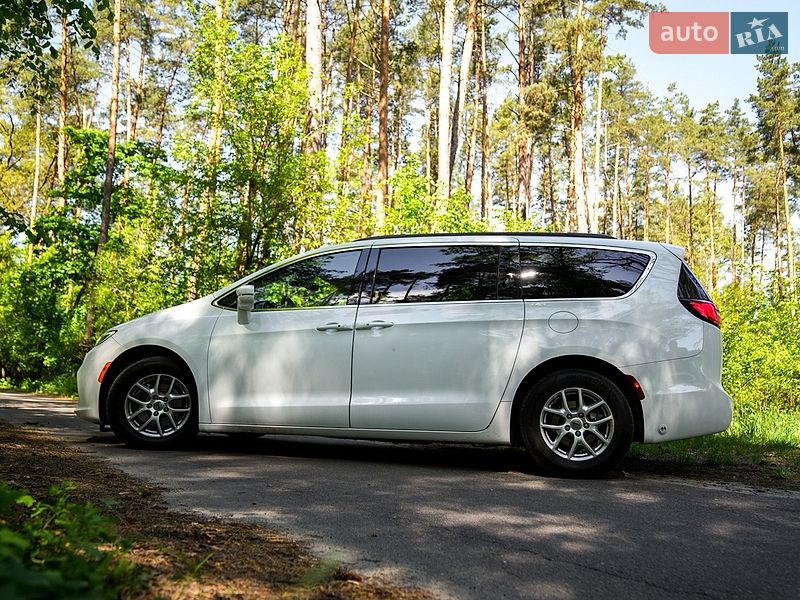 Минивэн Chrysler Pacifica 2021 в Киеве