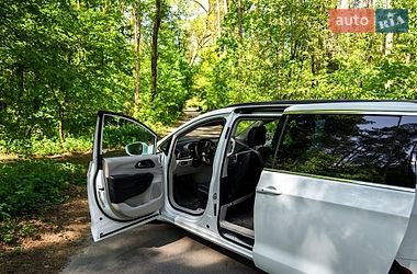 Минивэн Chrysler Pacifica 2021 в Киеве
