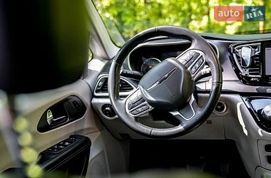 Минивэн Chrysler Pacifica 2021 в Киеве
