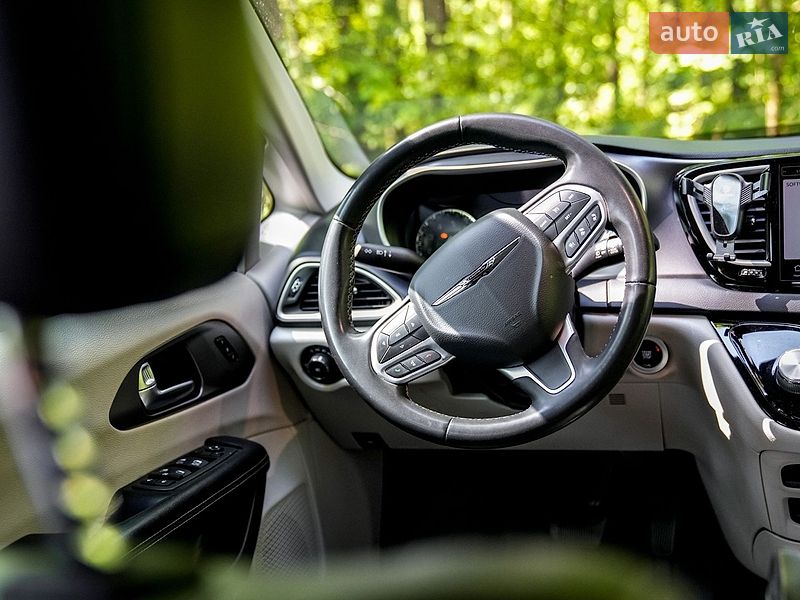 Минивэн Chrysler Pacifica 2021 в Киеве