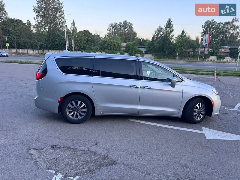 Мінівен Chrysler Pacifica 2022 в Львові