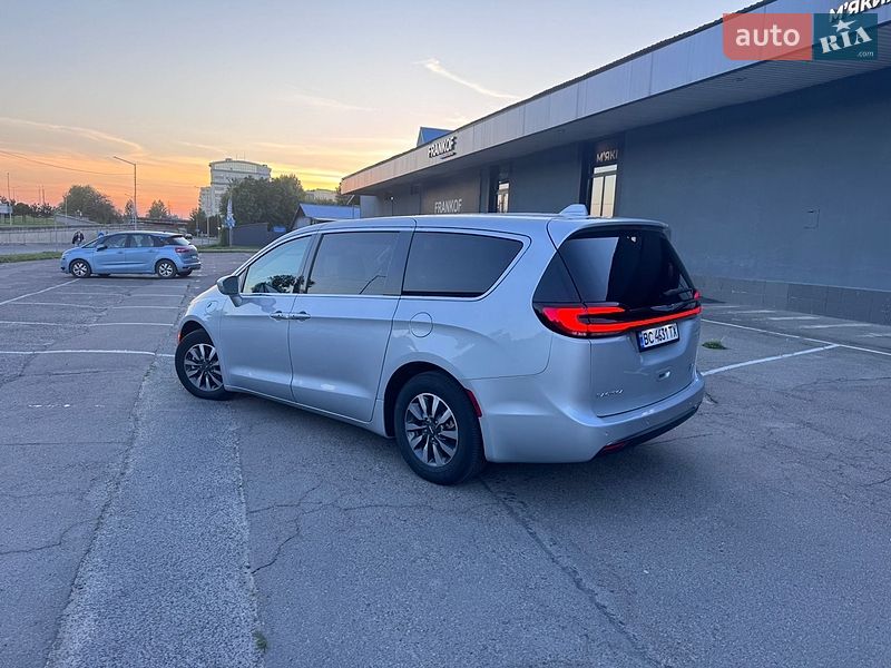 Мінівен Chrysler Pacifica 2022 в Львові