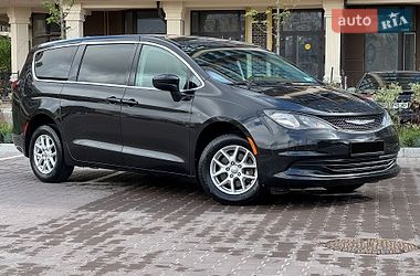 Мінівен Chrysler Pacifica 2016 в Києві