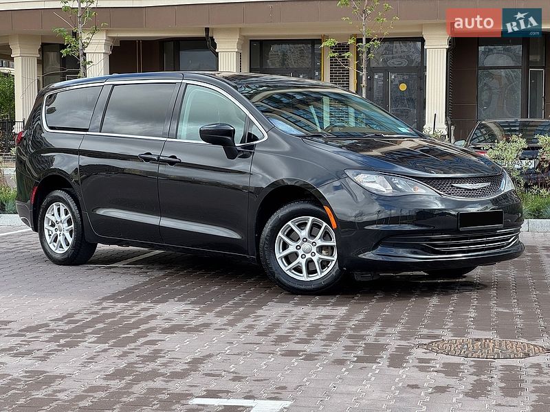 Мінівен Chrysler Pacifica 2016 в Києві