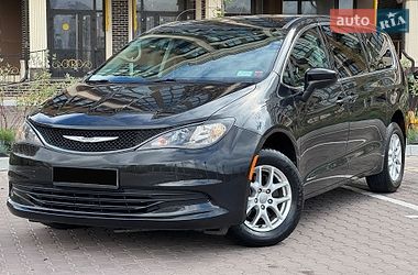 Мінівен Chrysler Pacifica 2016 в Києві