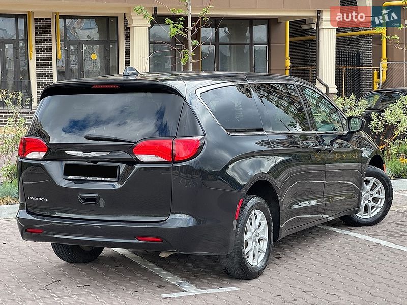 Мінівен Chrysler Pacifica 2016 в Києві