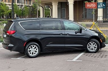 Мінівен Chrysler Pacifica 2016 в Києві