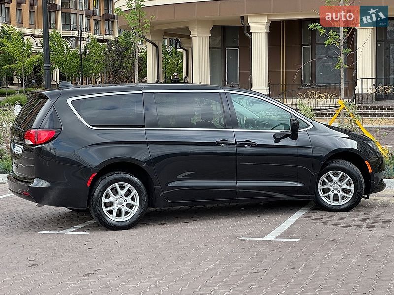 Мінівен Chrysler Pacifica 2016 в Києві