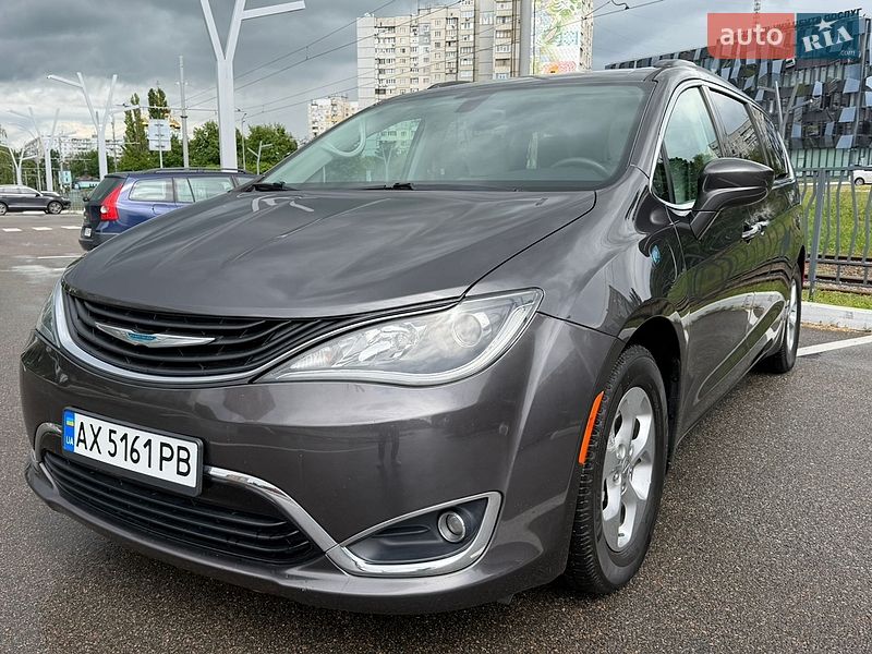 Мінівен Chrysler Pacifica 2017 в Харкові