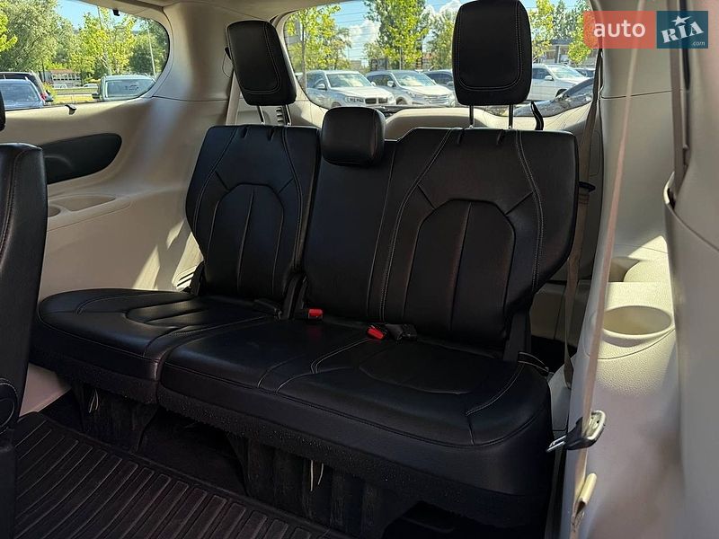 Мінівен Chrysler Pacifica 2021 в Києві