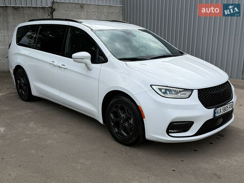 Універсал Chrysler Pacifica 2020 в Києві