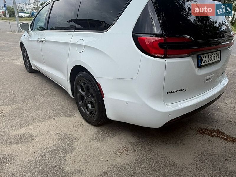 Універсал Chrysler Pacifica 2020 в Києві