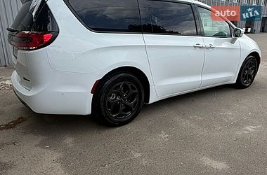 Універсал Chrysler Pacifica 2020 в Києві