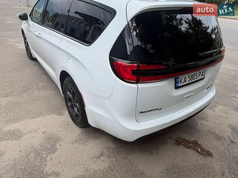 Універсал Chrysler Pacifica 2020 в Києві