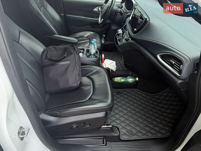 Універсал Chrysler Pacifica 2020 в Києві