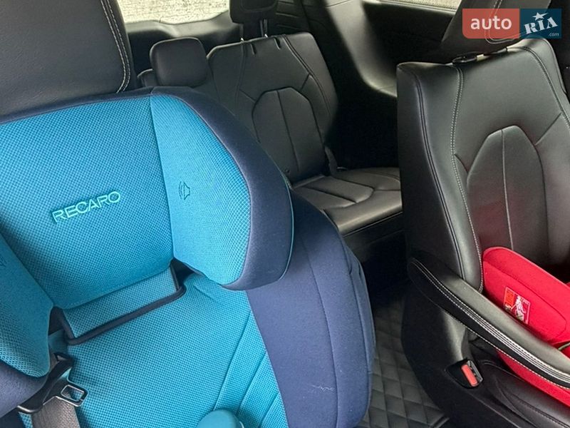 Універсал Chrysler Pacifica 2020 в Києві