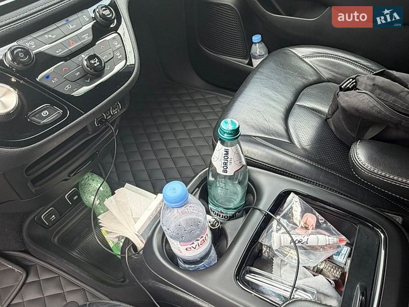 Універсал Chrysler Pacifica 2020 в Києві