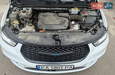 Універсал Chrysler Pacifica 2020 в Києві