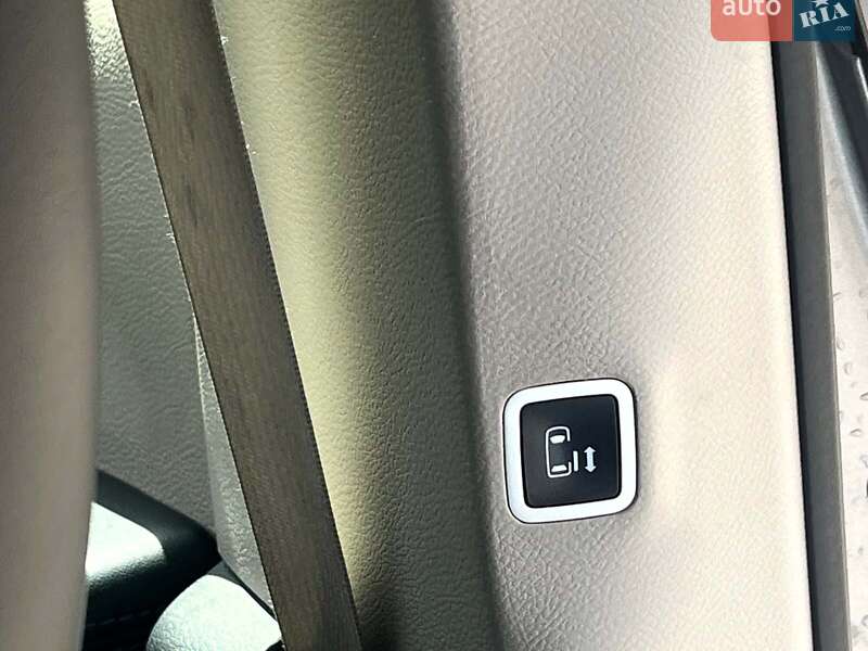 Минивэн Chrysler Pacifica 2021 в Киеве