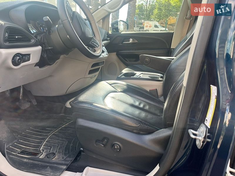 Минивэн Chrysler Pacifica 2021 в Стрые