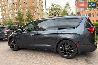 Минивэн Chrysler Pacifica 2019 в Киеве фото 2 Минивэн Chrysler Pacifica 2019 в Киеве