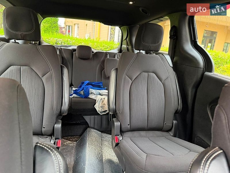 Минивэн Chrysler Pacifica 2019 в Киеве фото 6 Минивэн Chrysler Pacifica 2019 в Киеве
