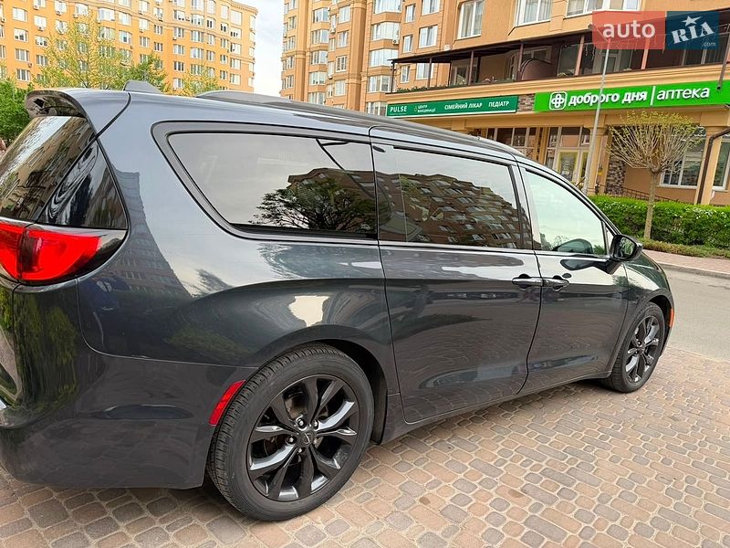 Минивэн Chrysler Pacifica 2019 в Киеве фото 5 Минивэн Chrysler Pacifica 2019 в Киеве