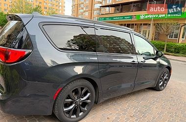 Минивэн Chrysler Pacifica 2019 в Киеве фото 3 Минивэн Chrysler Pacifica 2019 в Киеве