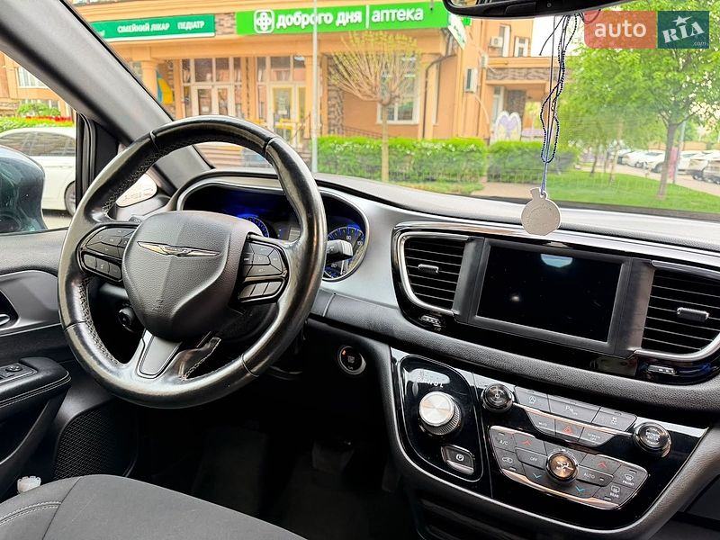 Минивэн Chrysler Pacifica 2019 в Киеве фото 8 Минивэн Chrysler Pacifica 2019 в Киеве