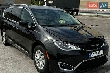 Универсал Chrysler Pacifica 2019 в Ровно фото Универсал Chrysler Pacifica 2019 в Ровно