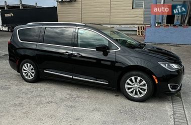 Універсал Chrysler Pacifica 2019 в Рівному