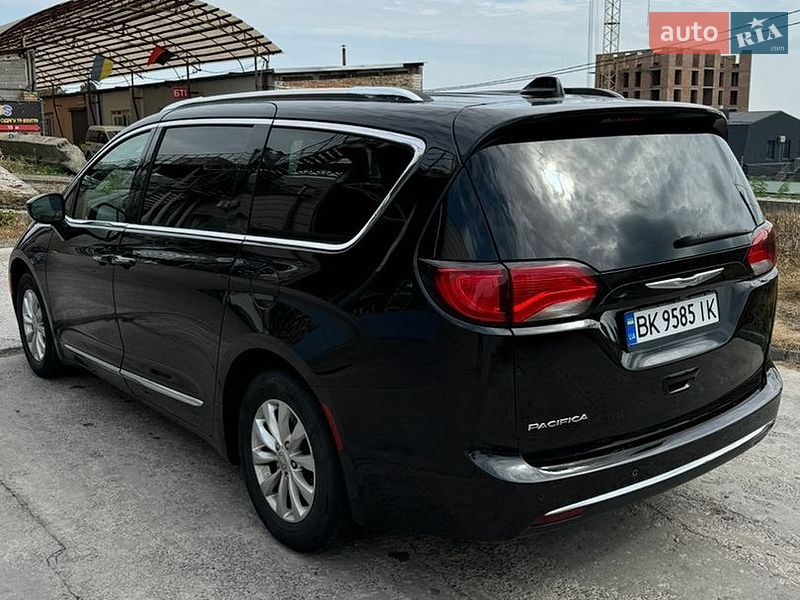 Універсал Chrysler Pacifica 2019 в Рівному
