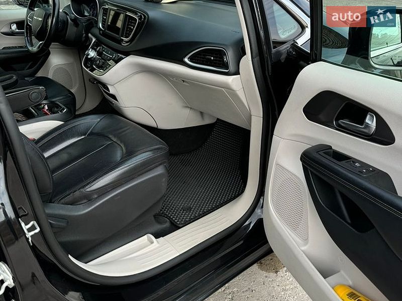 Універсал Chrysler Pacifica 2019 в Рівному