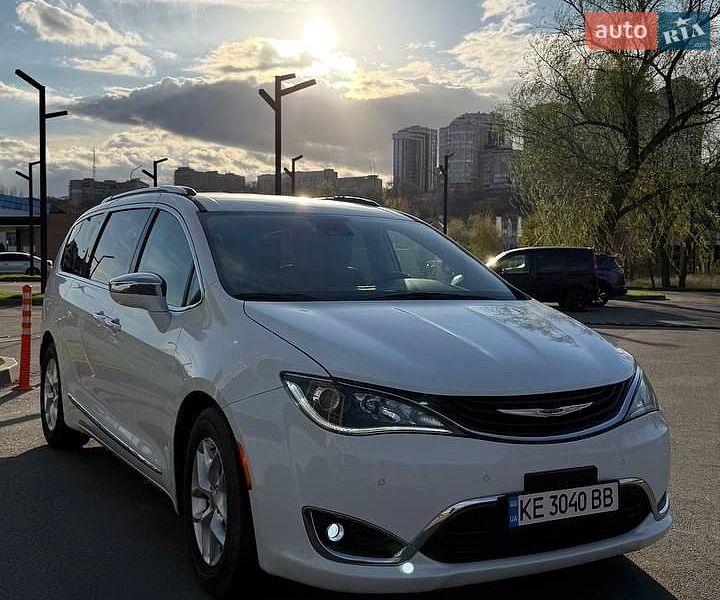 Універсал Chrysler Pacifica 2018 в Дніпрі фото Універсал Chrysler Pacifica 2018 в Дніпрі