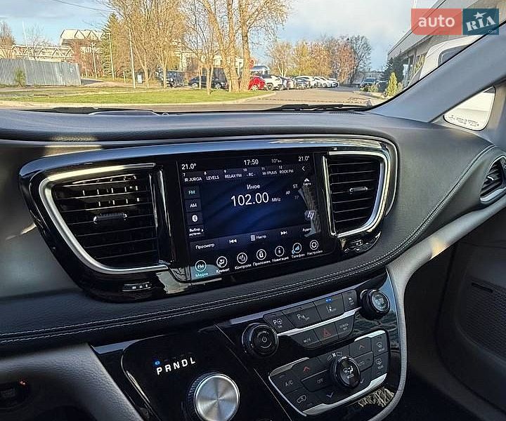 Chrysler Pacifica, фото из объявления