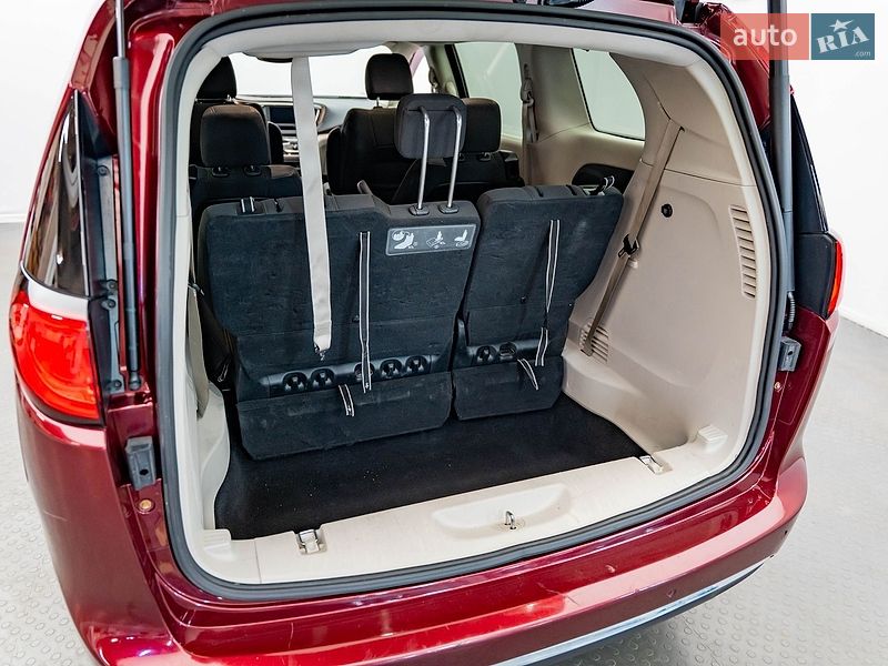 Минивэн Chrysler Pacifica 2018 в Киеве
