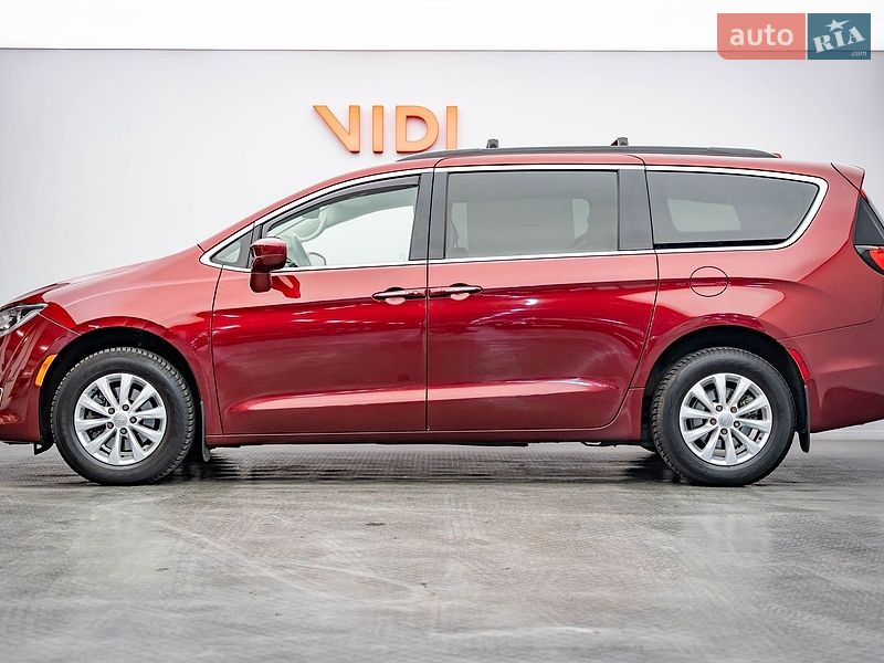 Минивэн Chrysler Pacifica 2018 в Киеве